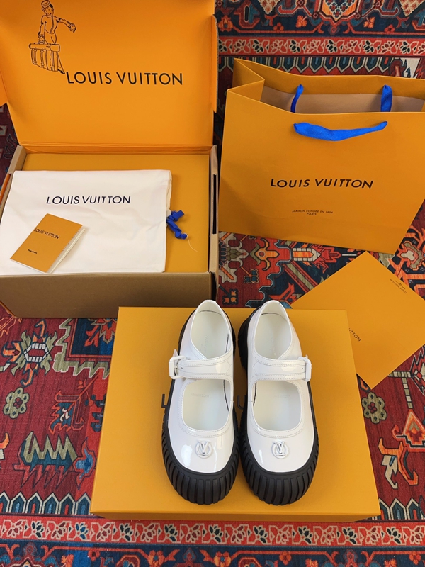 ルイヴィトン靴正面デザイン